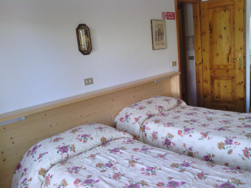 Hotel Savoia Debili Oulx Oda fotoğraf